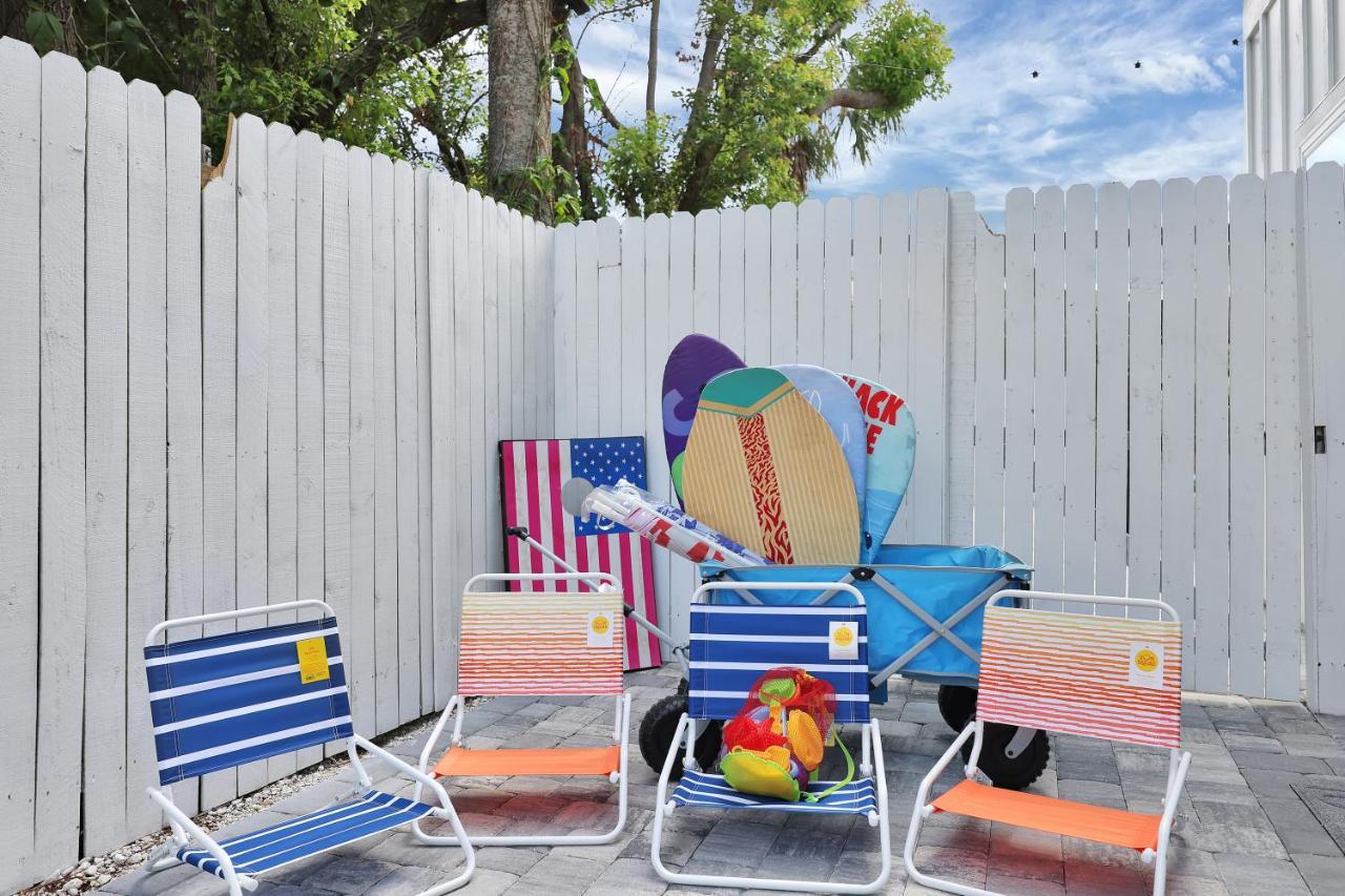 Few Steps To Ocean-4 Beach Cruisers & Free Parking & Private Backyard Jacksonville Beach Εξωτερικό φωτογραφία